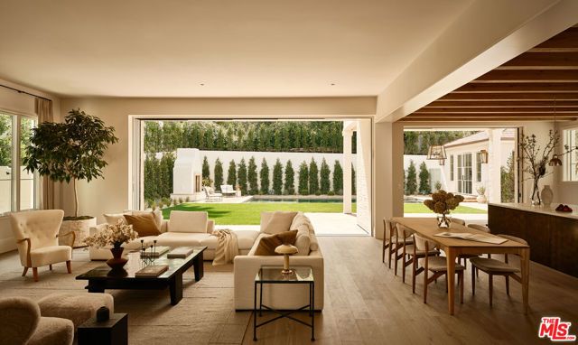 15620 Woodvale Road, Encino (los Angeles), CA 91436