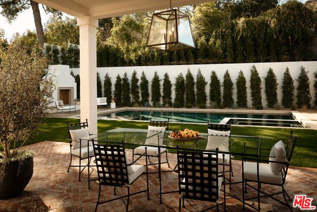 15620 Woodvale Road, Encino (los Angeles), CA 91436