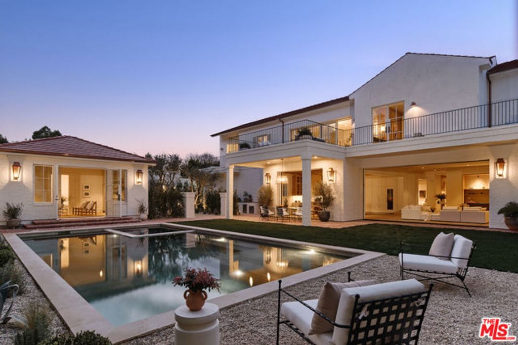 15620 Woodvale Road, Encino (los Angeles), CA 91436