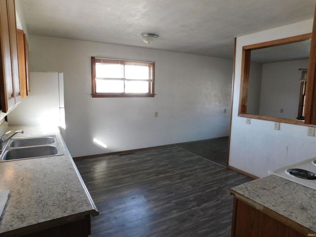 2911 Washington Avenue, Bedford, IN 47421