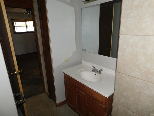 2911 Washington Avenue, Bedford, IN 47421