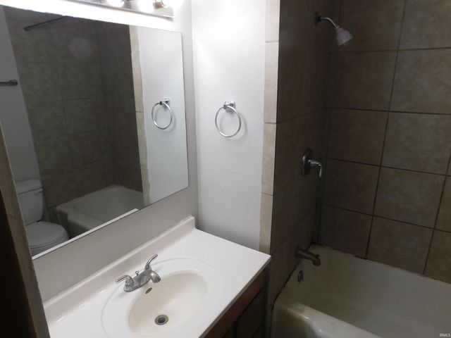 2911 Washington Avenue, Bedford, IN 47421