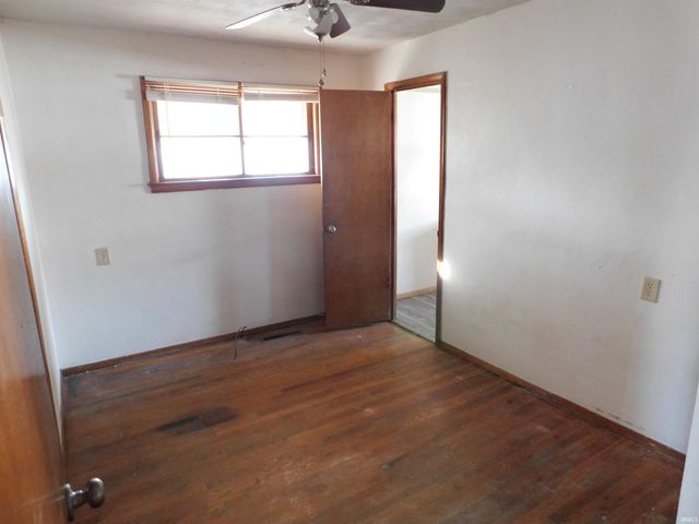 2911 Washington Avenue, Bedford, IN 47421