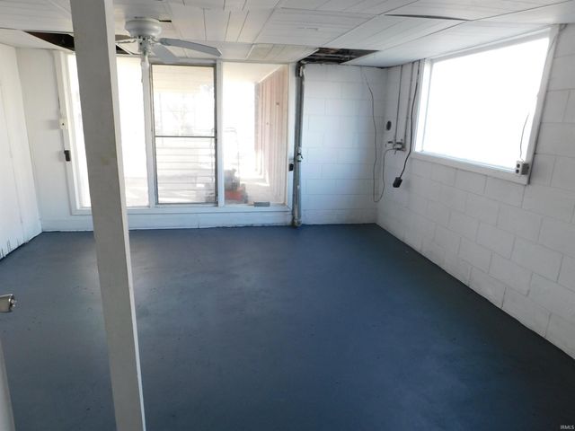 2911 Washington Avenue, Bedford, IN 47421