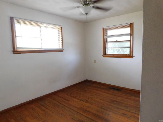 2911 Washington Avenue, Bedford, IN 47421