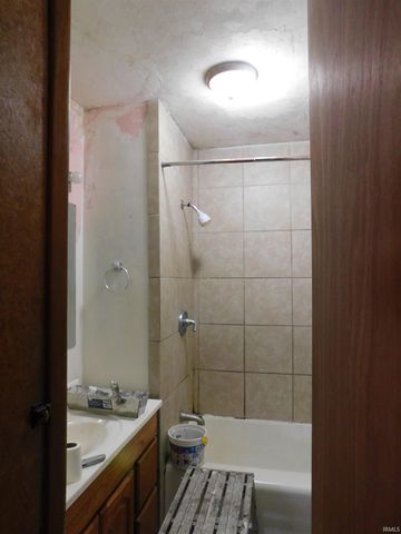 2911 Washington Avenue, Bedford, IN 47421