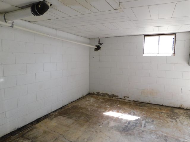 2911 Washington Avenue, Bedford, IN 47421