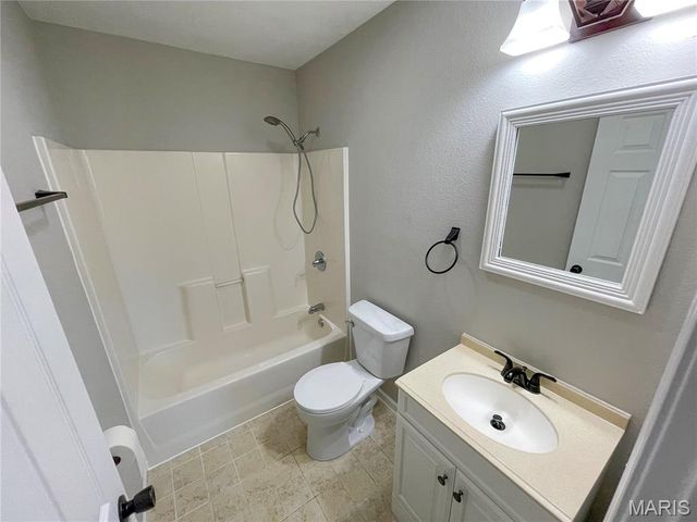133 Rio Verde Drive, Belleville, IL 62221