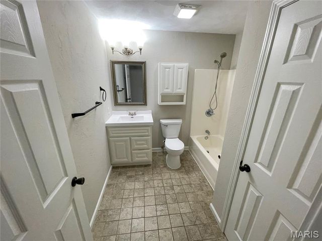 133 Rio Verde Drive, Belleville, IL 62221