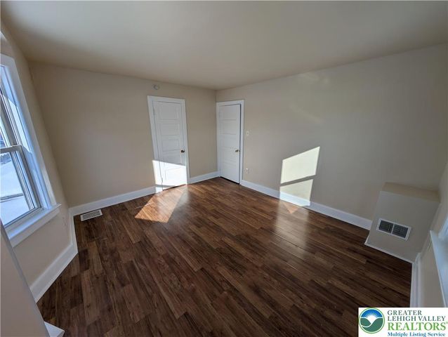 1144 Minsi Trail Street, Bethlehem City, PA 18018