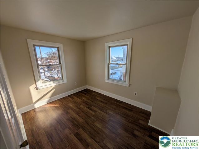 1144 Minsi Trail Street, Bethlehem City, PA 18018