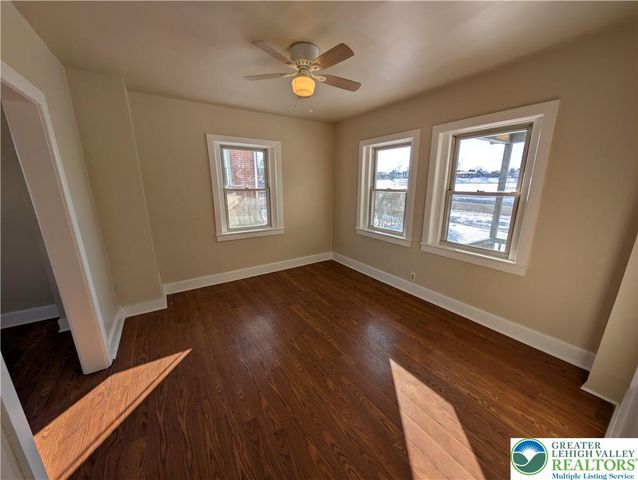 1144 Minsi Trail Street, Bethlehem City, PA 18018