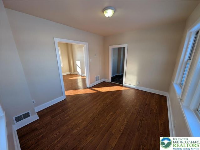 1144 Minsi Trail Street, Bethlehem City, PA 18018