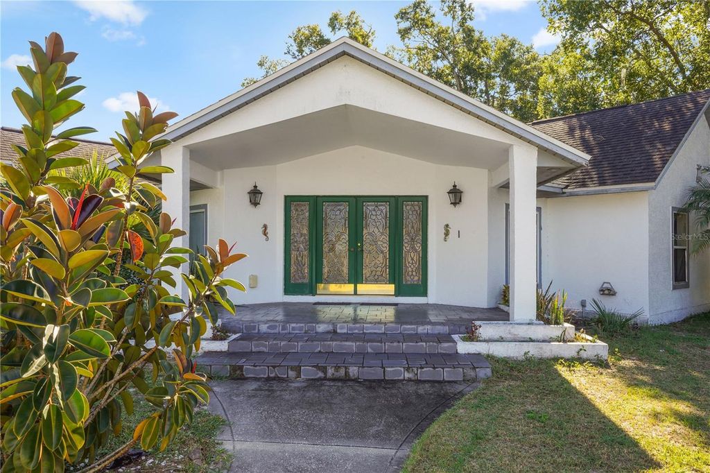 Image 2 of property listing at 2286 LAKE FRANCIS DRIVE, Apopka, FL 32712