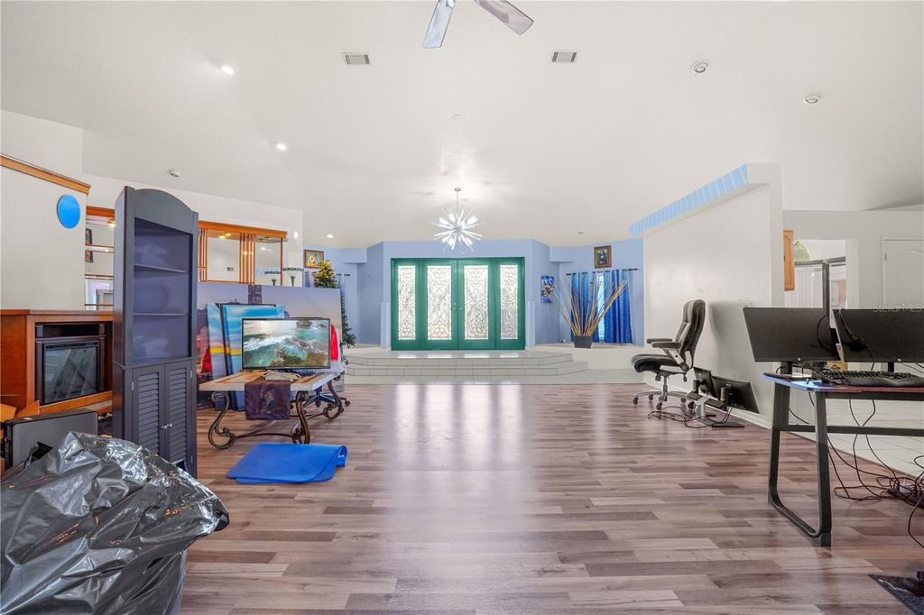 Image 13 of property listing at 2286 LAKE FRANCIS DRIVE, Apopka, FL 32712