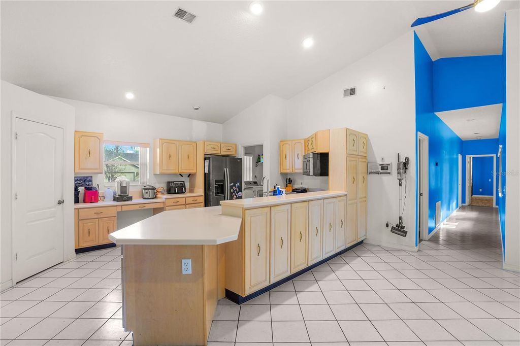 Image 14 of property listing at 2286 LAKE FRANCIS DRIVE, Apopka, FL 32712