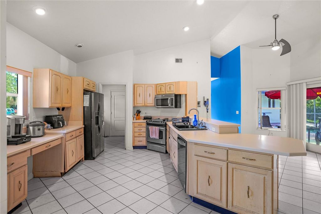 Image 16 of property listing at 2286 LAKE FRANCIS DRIVE, Apopka, FL 32712