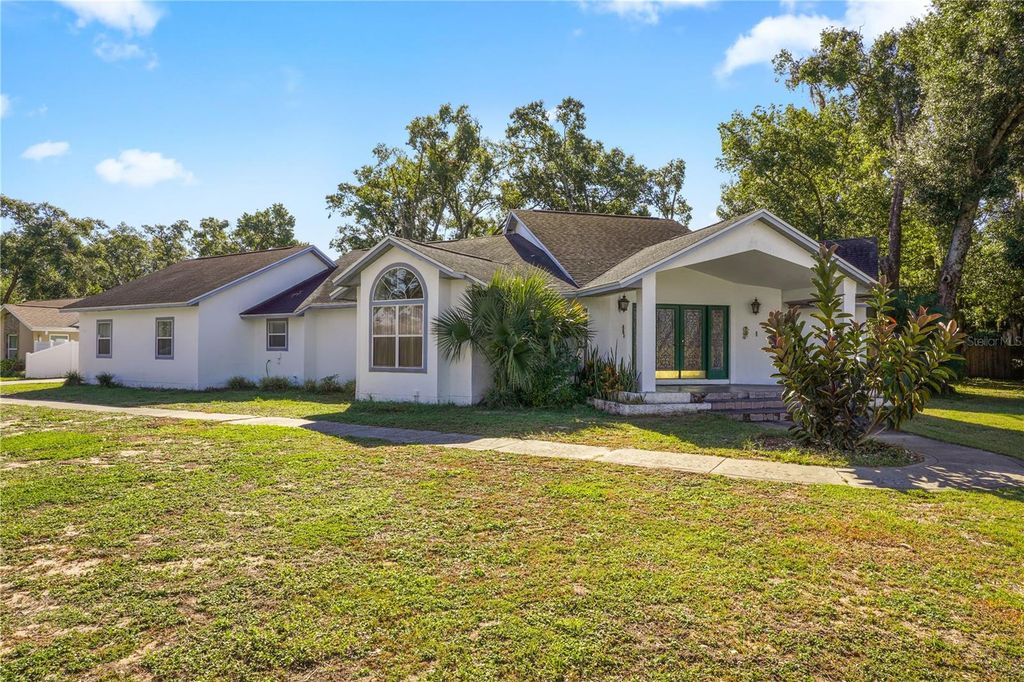Image 3 of property listing at 2286 LAKE FRANCIS DRIVE, Apopka, FL 32712