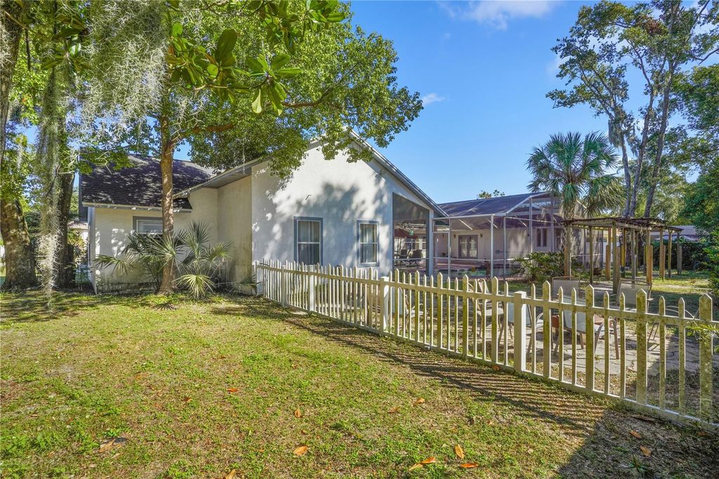 Image 37 of property listing at 2286 LAKE FRANCIS DRIVE, Apopka, FL 32712