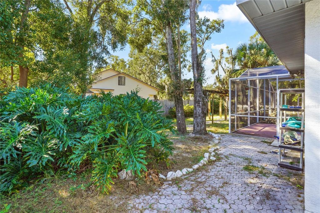 Image 40 of property listing at 2286 LAKE FRANCIS DRIVE, Apopka, FL 32712
