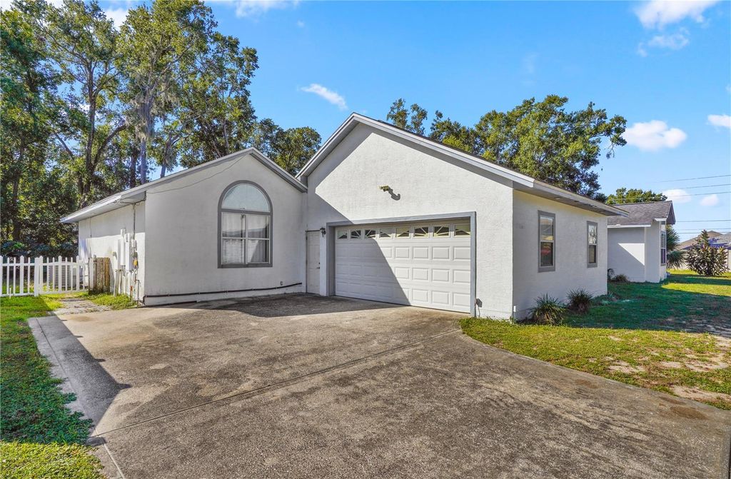 Image 5 of property listing at 2286 LAKE FRANCIS DRIVE, Apopka, FL 32712