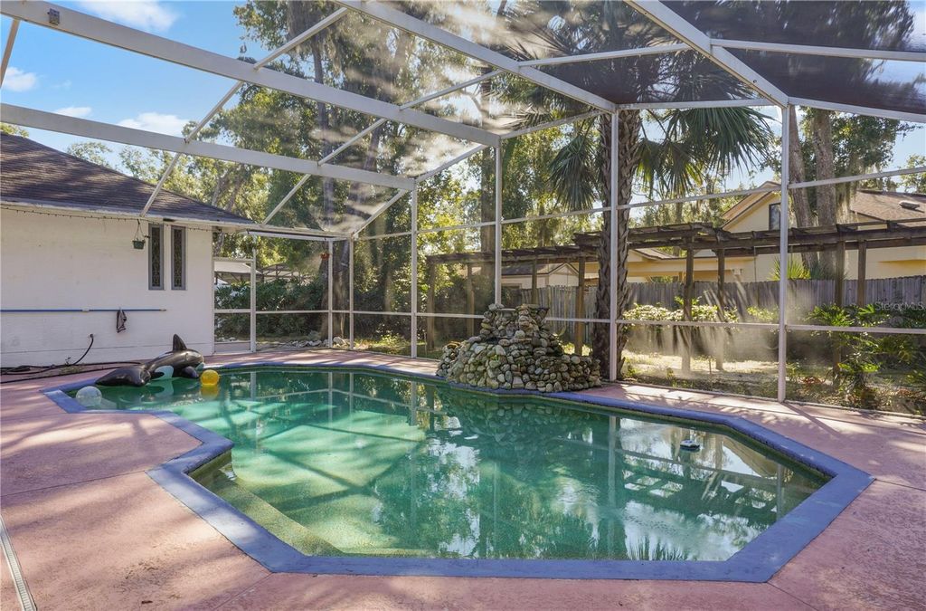 Image 7 of property listing at 2286 LAKE FRANCIS DRIVE, Apopka, FL 32712