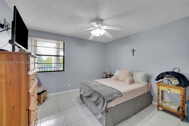 7250 Fairfax Dr 302, Tamarac, FL 33321
