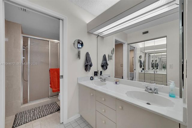 7250 Fairfax Dr 302, Tamarac, FL 33321