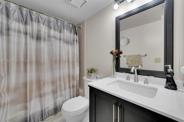7250 Fairfax Dr 302, Tamarac, FL 33321
