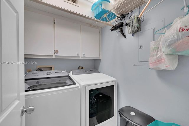 7250 Fairfax Dr 302, Tamarac, FL 33321
