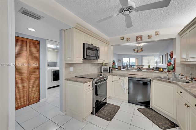 7250 Fairfax Dr 302, Tamarac, FL 33321