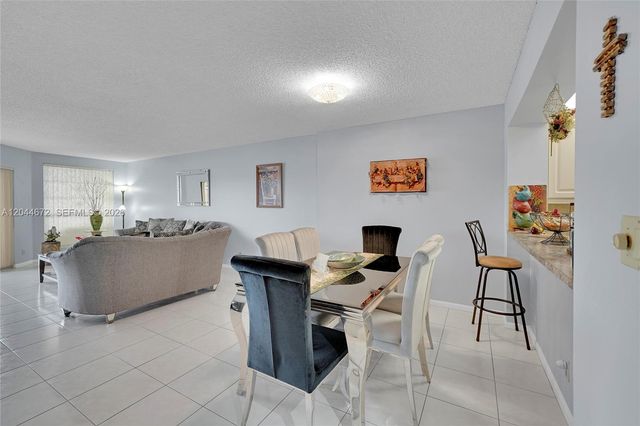 7250 Fairfax Dr 302, Tamarac, FL 33321