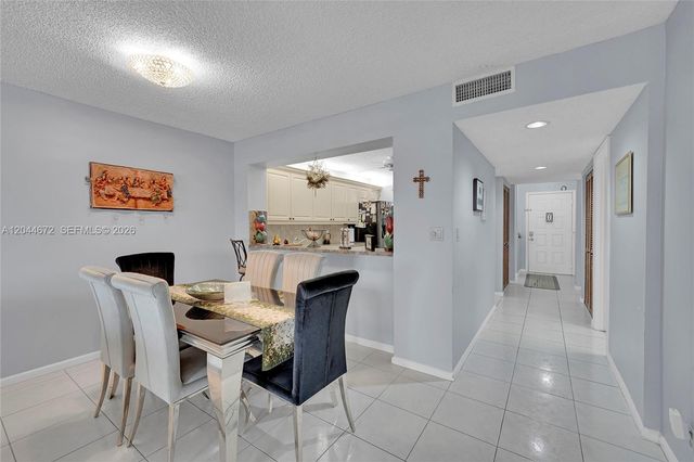 7250 Fairfax Dr 302, Tamarac, FL 33321