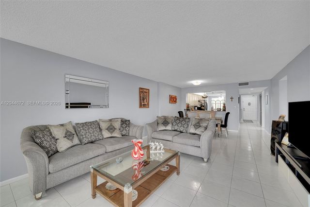 7250 Fairfax Dr 302, Tamarac, FL 33321