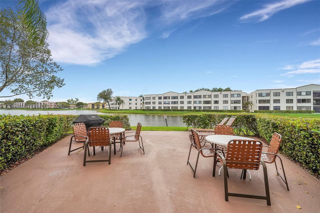 7250 Fairfax Dr 302, Tamarac, FL 33321