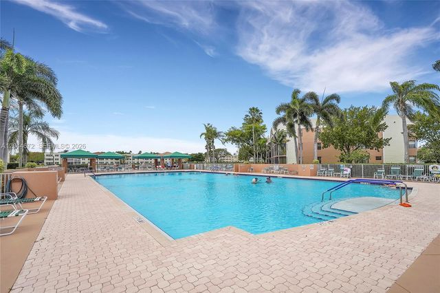 7250 Fairfax Dr 302, Tamarac, FL 33321