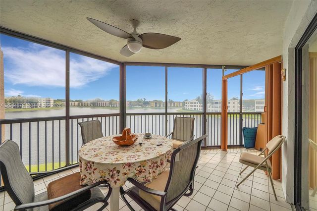7250 Fairfax Dr 302, Tamarac, FL 33321