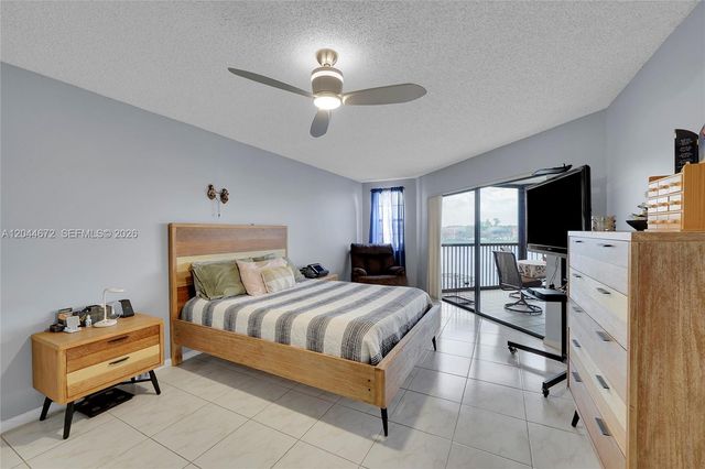 7250 Fairfax Dr 302, Tamarac, FL 33321