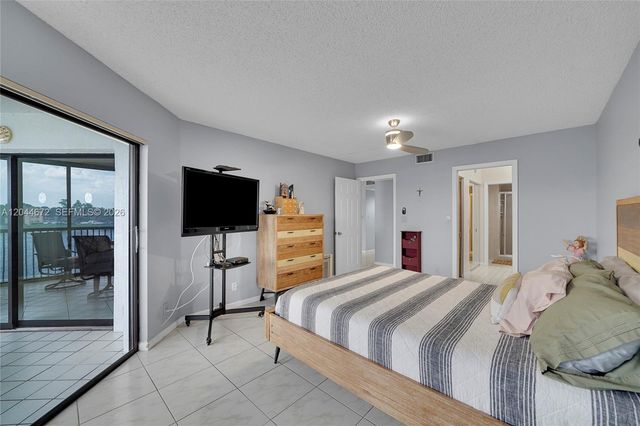 7250 Fairfax Dr 302, Tamarac, FL 33321