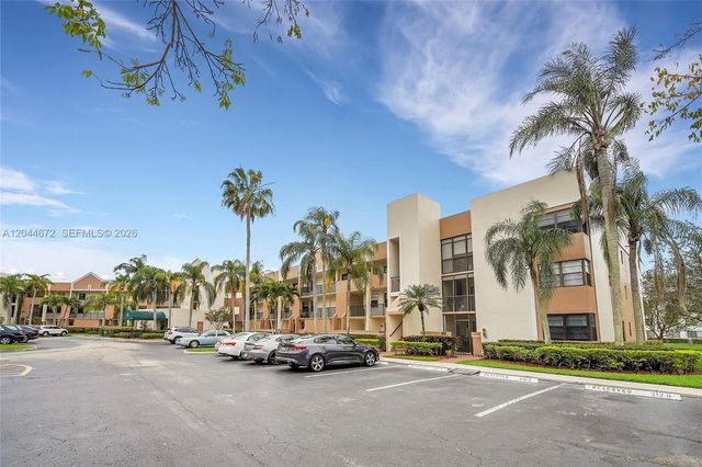 7250 Fairfax Dr 302, Tamarac, FL 33321