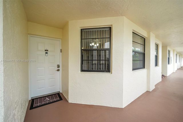 7250 Fairfax Dr 302, Tamarac, FL 33321