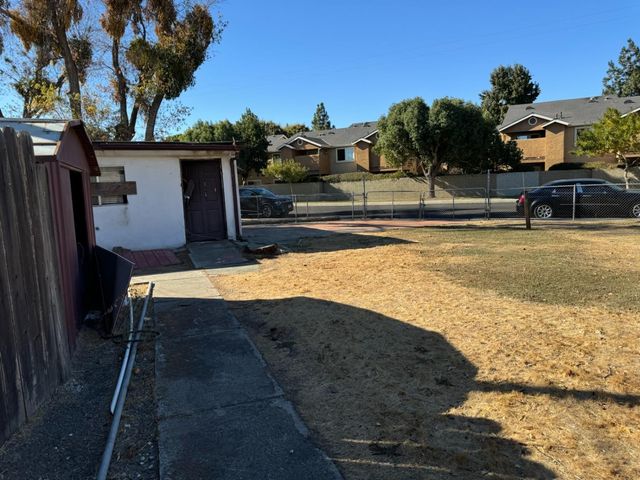 2724 Sparks Way, Modesto, CA 95350