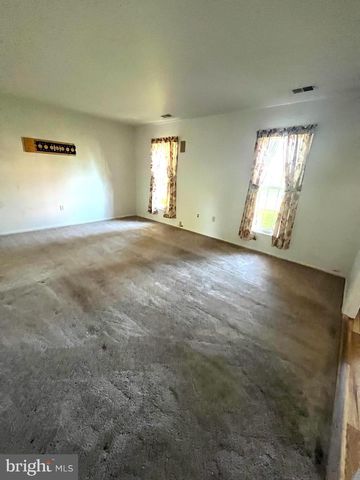 881 DEPOT LN, Quakertown, PA 18951