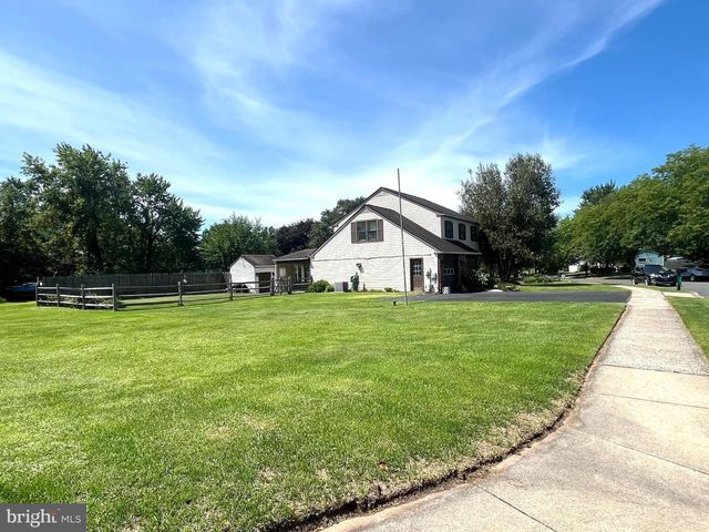881 DEPOT LN, Quakertown, PA 18951