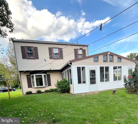 881 DEPOT LN, Quakertown, PA 18951