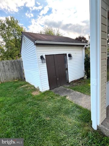 881 DEPOT LN, Quakertown, PA 18951