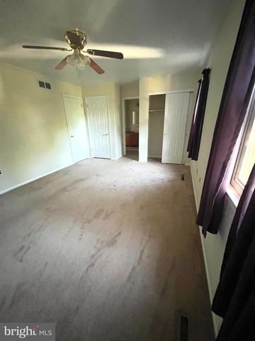 881 DEPOT LN, Quakertown, PA 18951