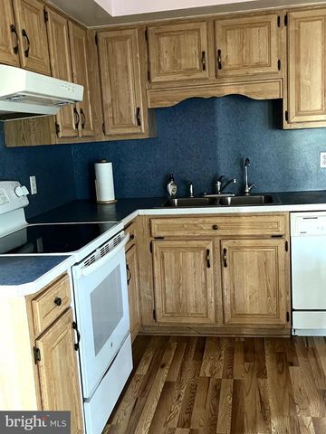 881 DEPOT LN, Quakertown, PA 18951