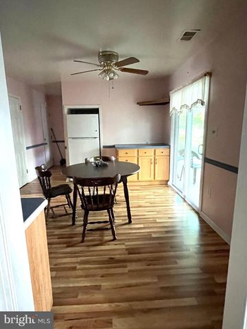 881 DEPOT LN, Quakertown, PA 18951