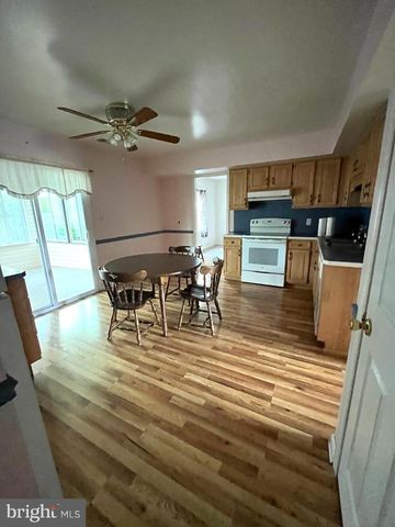881 DEPOT LN, Quakertown, PA 18951